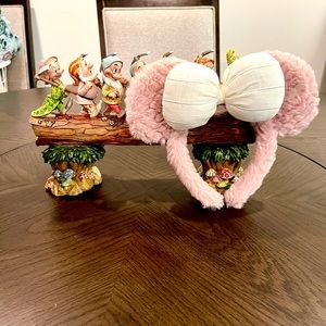 Disney Ears! In pink and cream colors. Colors shown in pics. Disney trips 💖